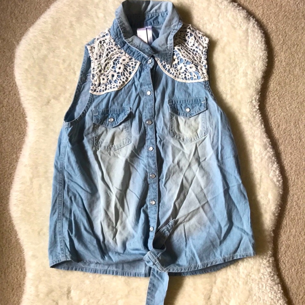 NWOT UO Justice Sleeveless Light Wash Denim Lace Top